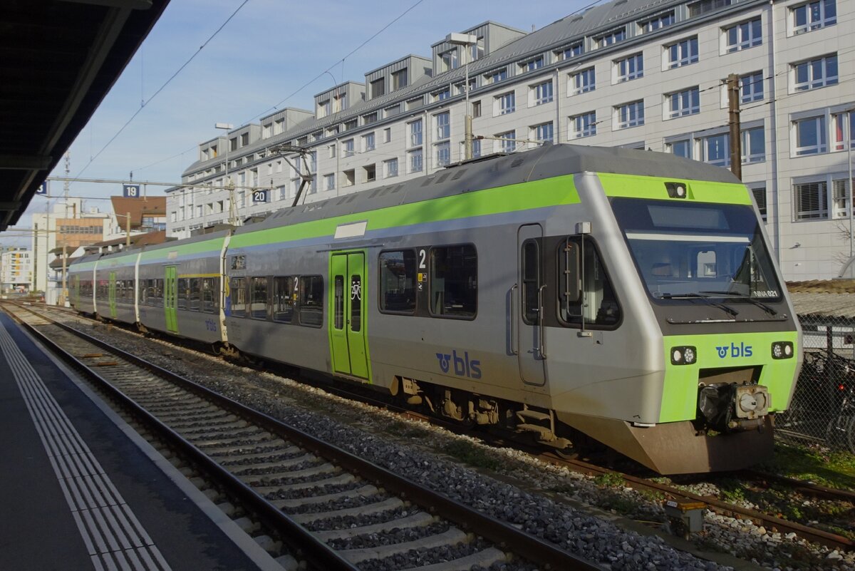 Am 1 J�nner 2024 macht BLS 525 021 Pause in Thun.