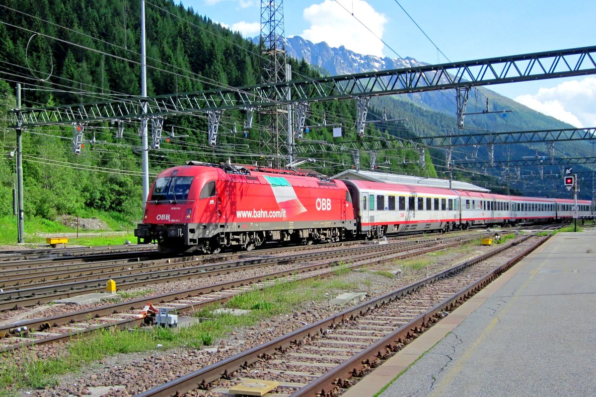 Am 1 Juli 2013 treft ÖBB 1216 011 in Brennero ein.