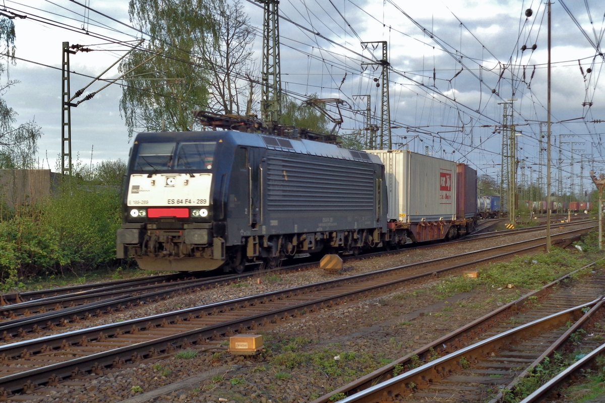 Am 10 April 2017 verlässt im letzten Sonnenlicht  189 289 Emmerich.