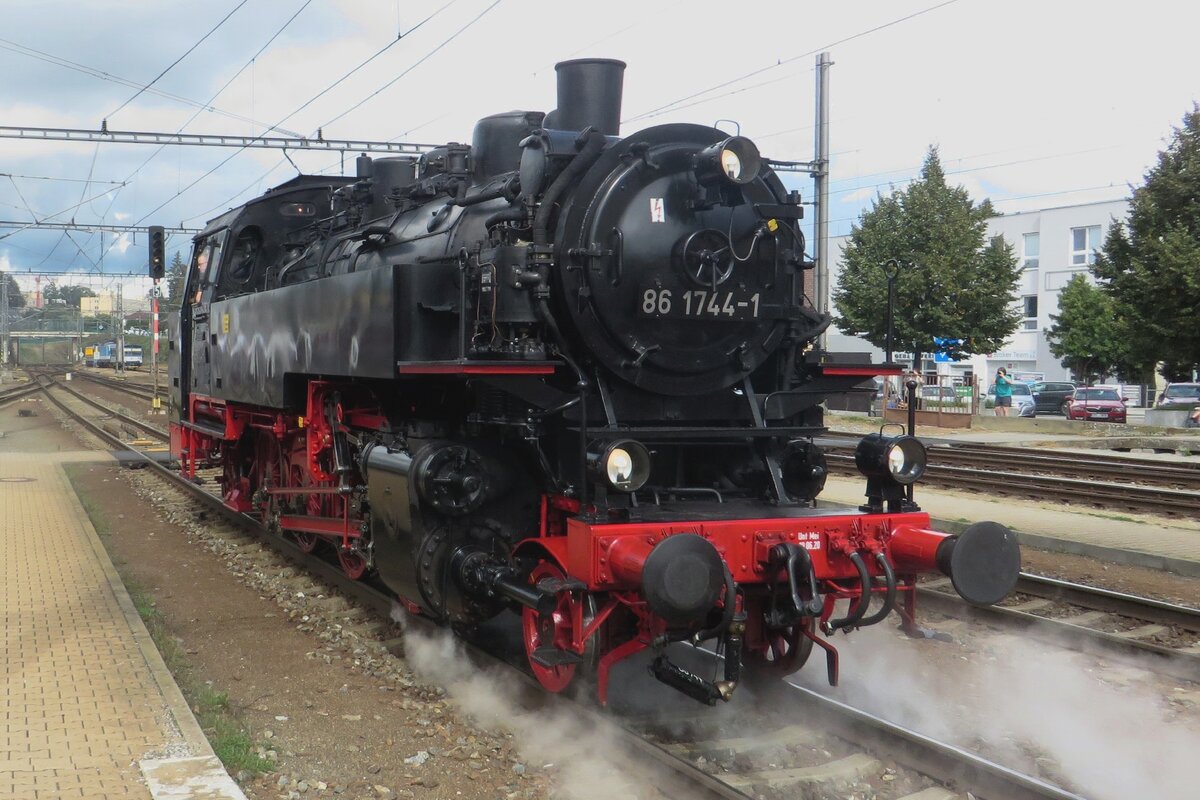 Am 10 September 2022 lauft 86 1774 um in Benesov u Prahy während STEAM-53.