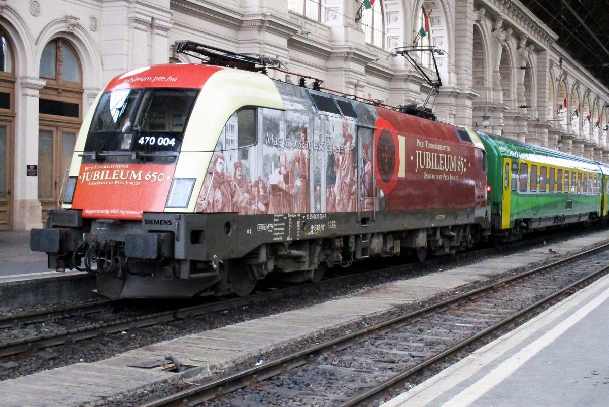 Am 11 September 2018 steht 470 004 in Budapest-Keleti mit ein IC nach Sopron und feiert das (inzwischen mehr als) 650 jahresjubiläum des Universität von Pecs.