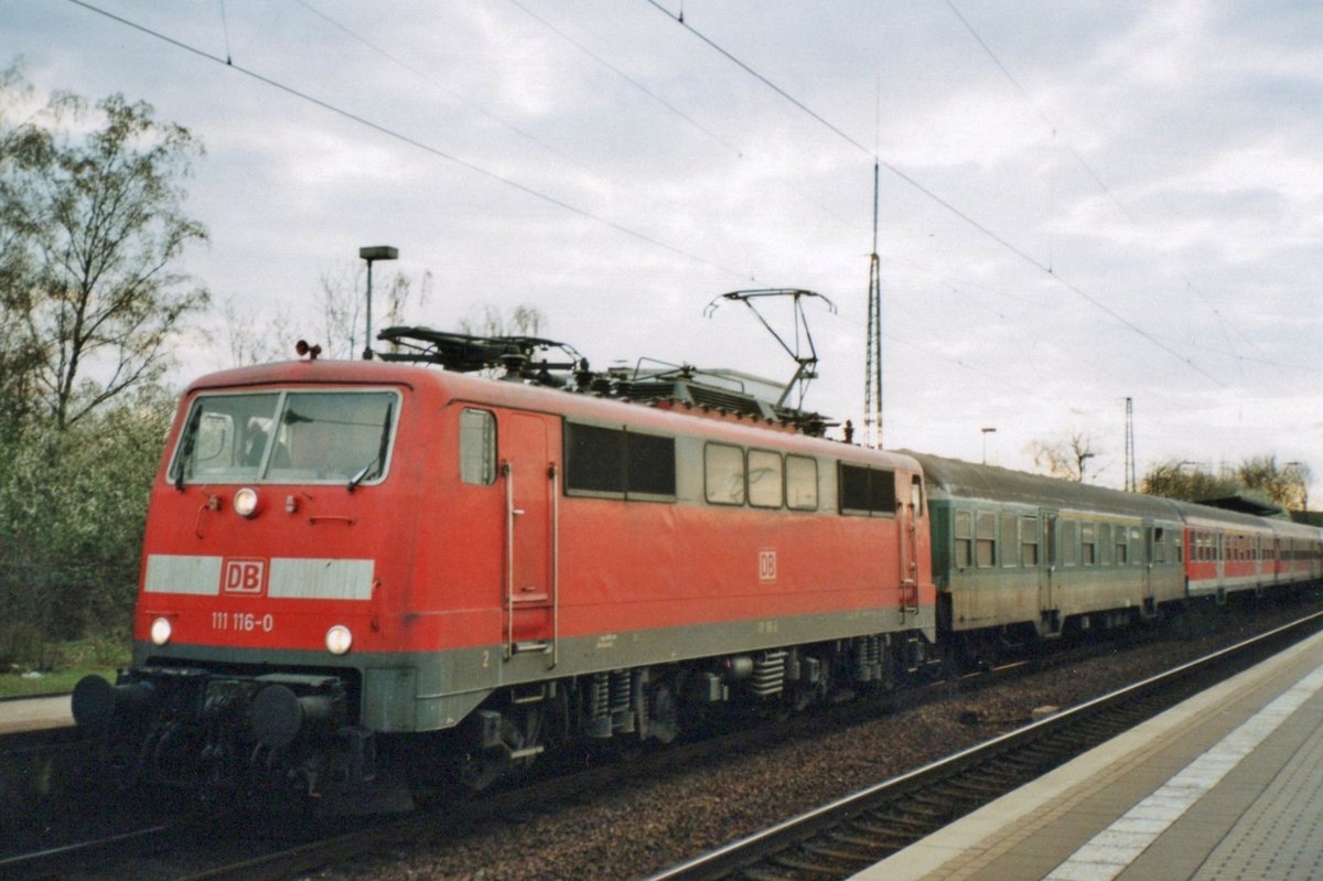 Am 13 April 2000 treft 111 116 in Viersen ein.