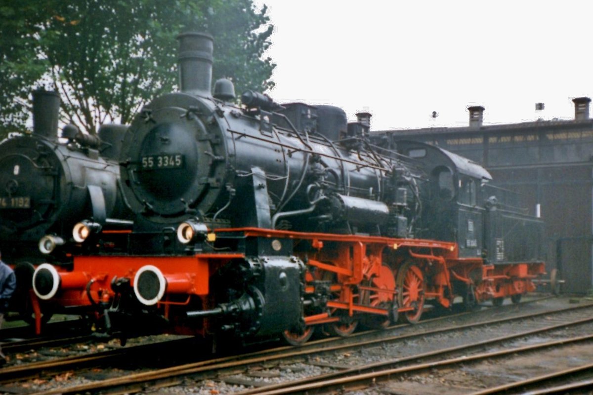Am 17 April 1999 steht 55 3345 in Bochum-Dahlhausen.