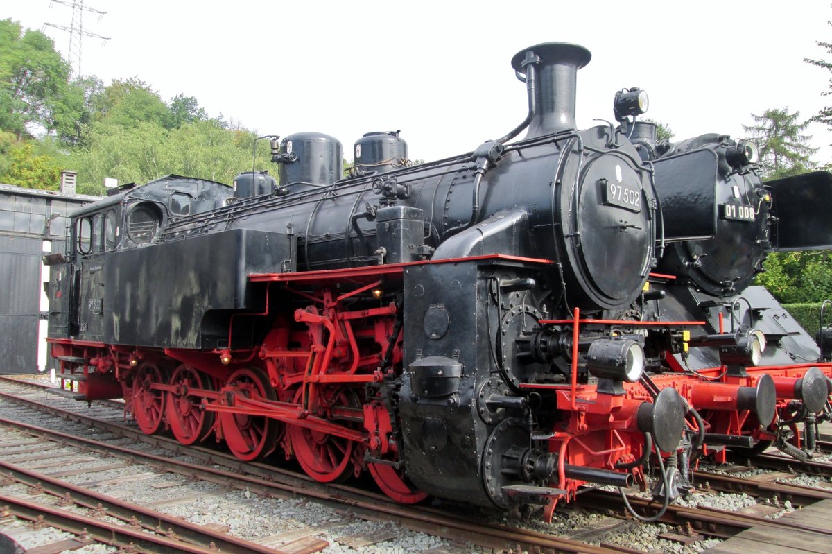 Am 17 September 2016 steht 97 502 in Bochum-Dahlhausen.