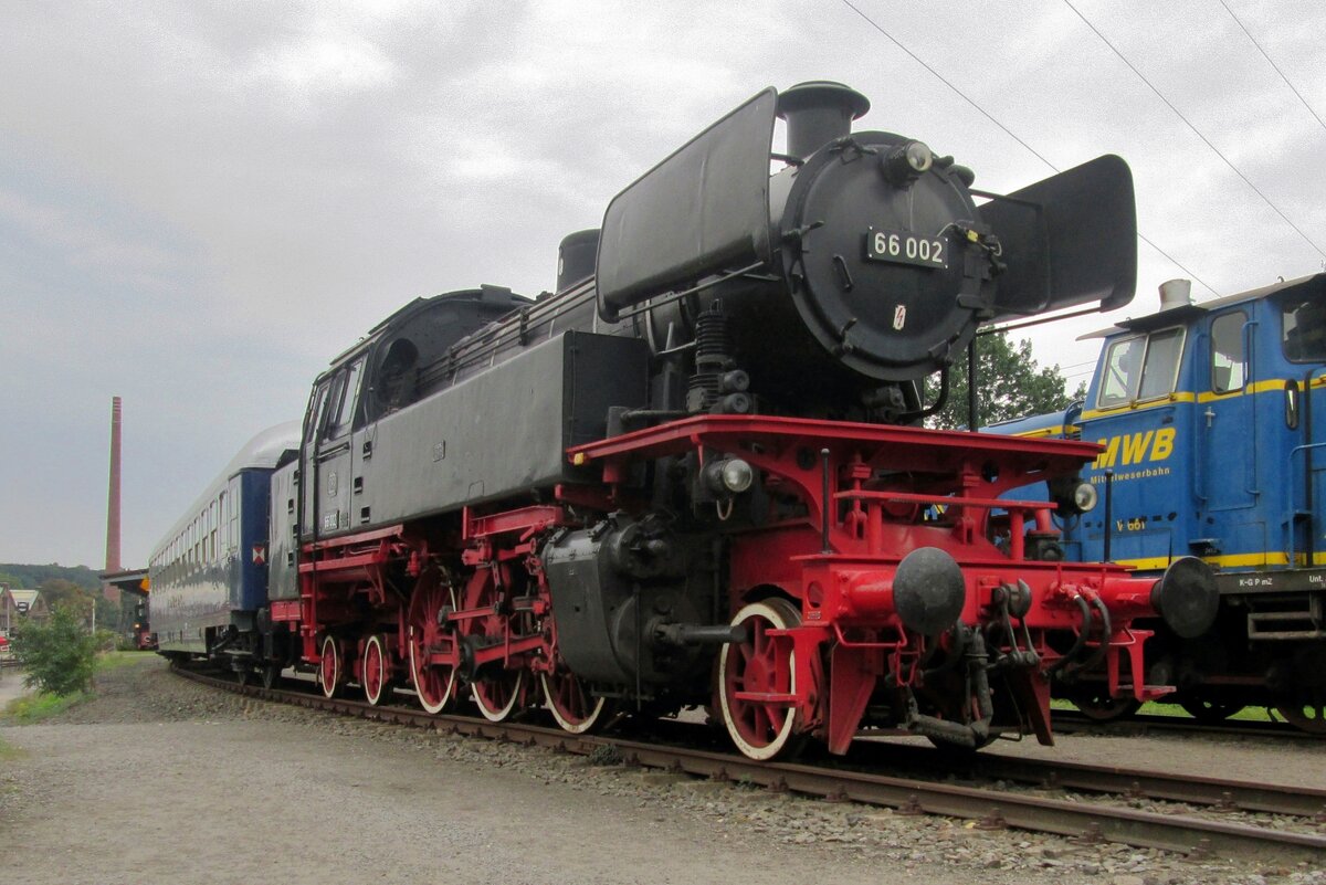 Am 17 September 2018 steht 66 002 mit ein Touropa-Wagen und ex-Postwagen ins DGEG-Museum in Bochum-Dahlhausen.