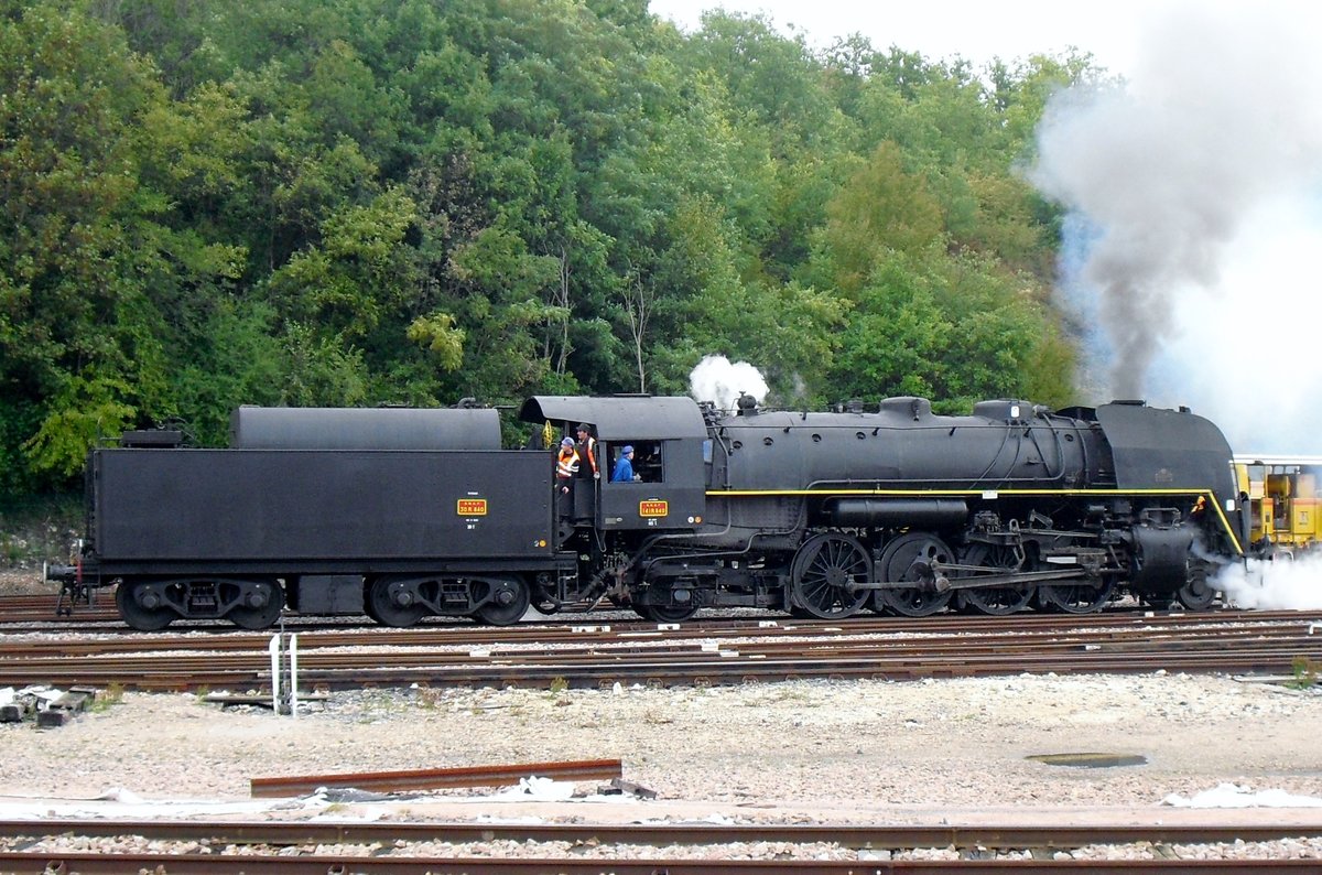Am 18 September 2011 dampft 141 R-840 in Longueville.
