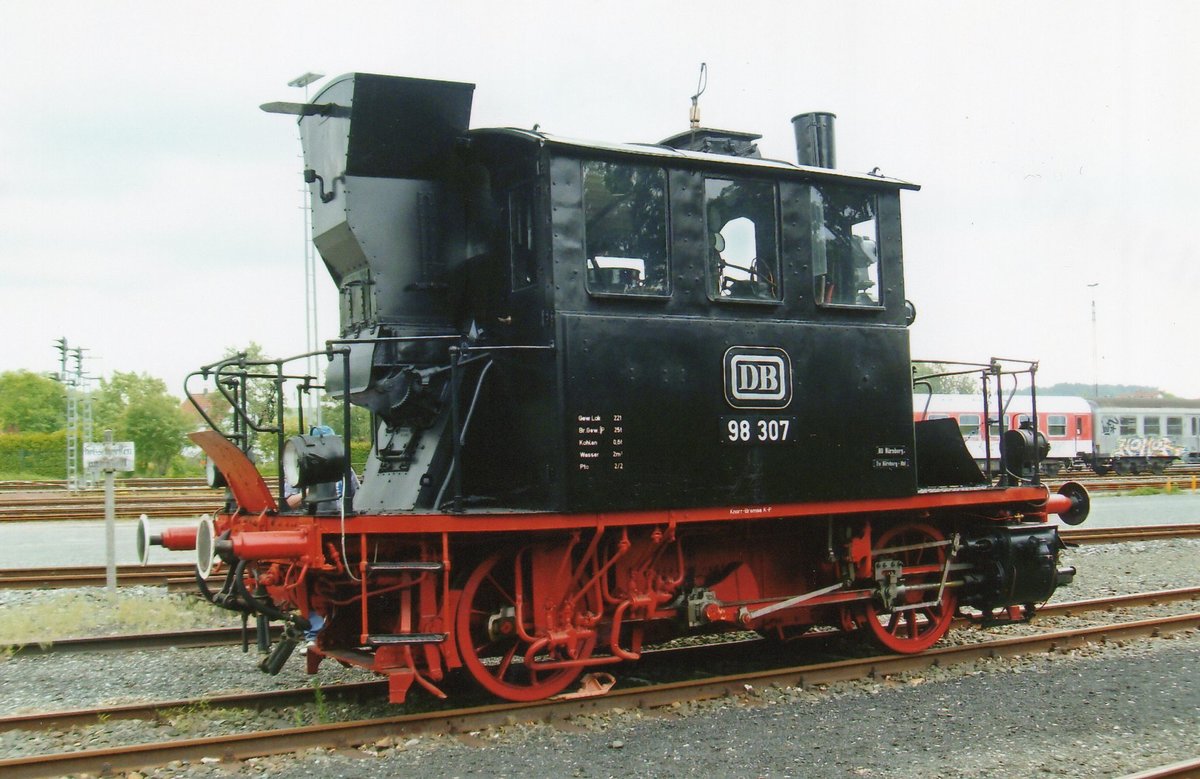 Am 21 September 2014 kann, neben eine Armada von Pazifiks, auch ins DDM der Glaskasten 98 307 bewundert werden. 