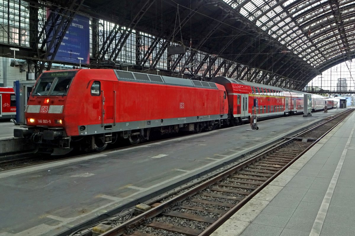 Am 23 September 2019 steht 146 003 mit der RE-9 nach Siegen in K�ln Hbf.