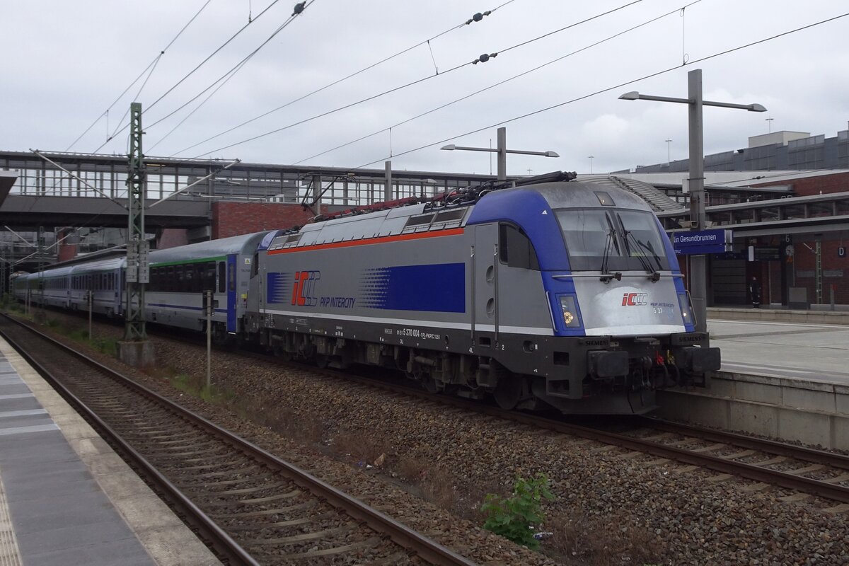 Am 24 Mai 2023 steht PKPIC 370 004 mit deren EC nach Warszawa in Berlin Gesundbrunnen.