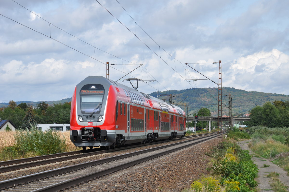 Am 25.08.2018 war 446 009 als führendes Triebfahrzeug der RB68 (15319) nach Heidelberg Hbf unterwegs und fährt seinem nächsten Halt Heddesheim/Hirschberg entgegen.