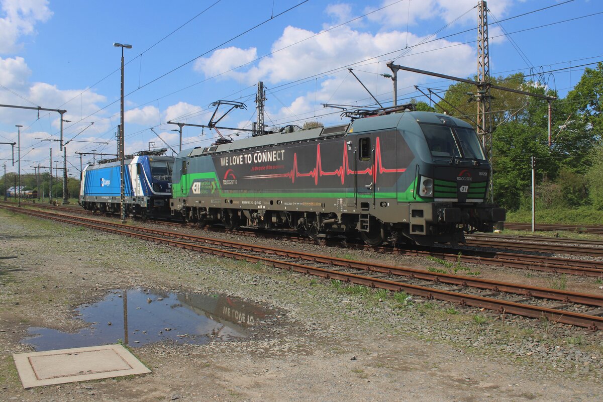 Am 26 April 2025 wird TX Log 193 252 vom offenbarer Stelle in Bad Bentheim fotografiert.