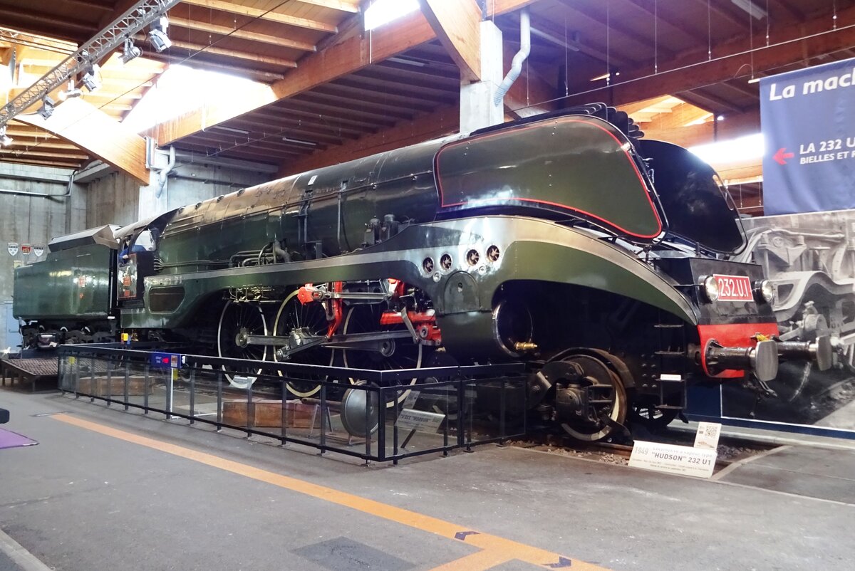 Am 30 Mai 2019 wurde SNCF 'HUDSON' 232.U.1 auf den Chip gebrannt. N�r zwei St�ck dieser Sch�nheit wurden nach den 2.Weltkrieg gebaut, weil auch die Frans�sische Eisenbahnen ein massiven Strukturwandel durchmachten. Gl�cklich ist 232 U.1 den Nachwelt erhalten geblieben -und macht sogar (auf deren festen Platz ins Museum und demonstrationsweise, aber doch...) Dampf.
