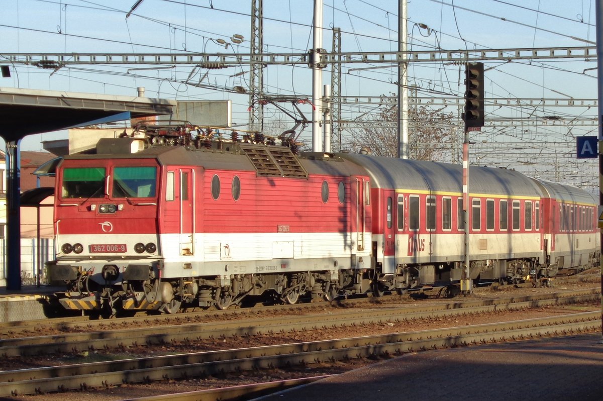 Am 31 Dezember 2016 treft ZSR 362 006 mit ein RB in Bratislava hl.st. ein.