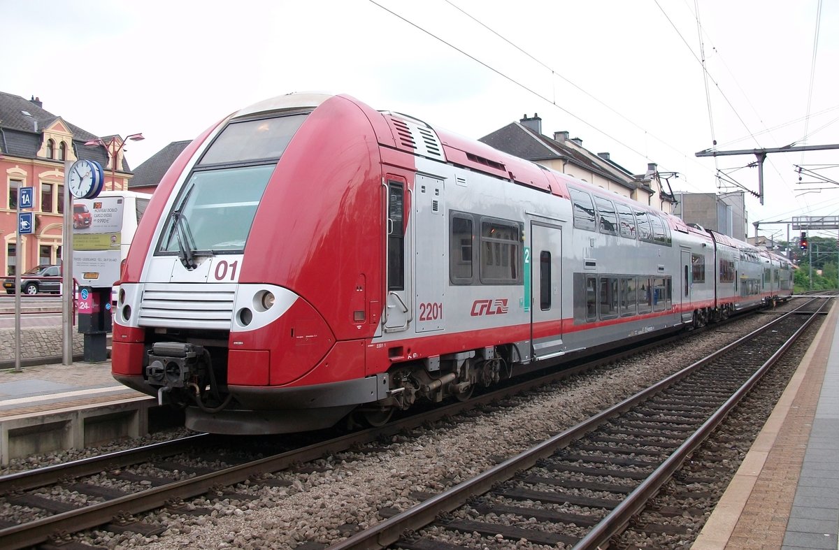 Am 31 Mai 2010 steht CFL 2201 in Wasserbillig. 