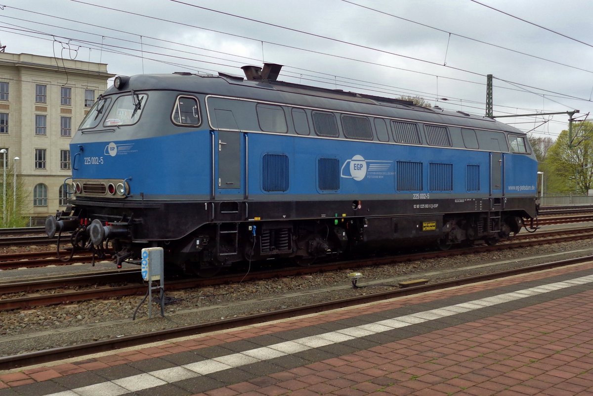 Am 8 April 2017 steht EGP 225 002 in Dresden Hbf.