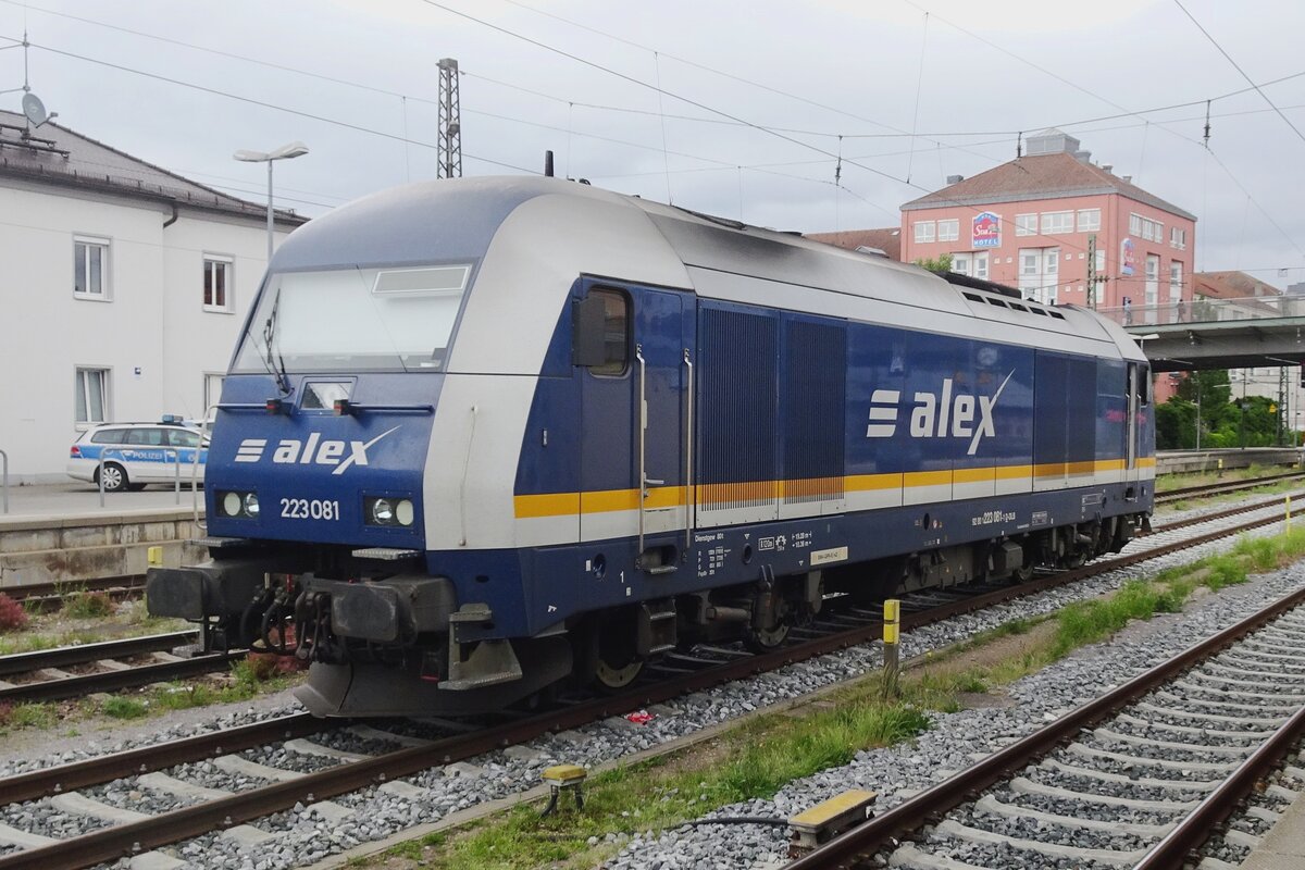Am tr�ben 27 Mai 2022 wartet ALEX 223 081 in Regensburg Hbf auf deren Zug nach Schwandorf.