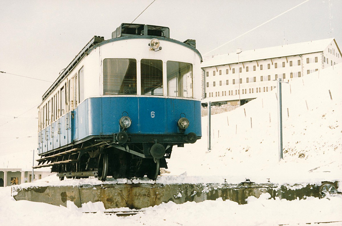 ARB: BDhe 2/3 6 (1911) in Rigi Kulm im November 1985.
Foto: Walter Ruetsch