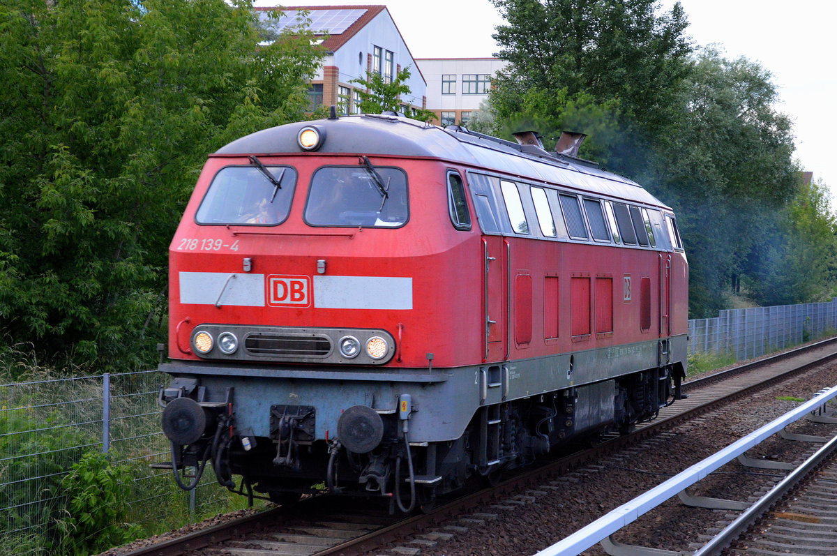 Auf der Nebenstrecke aus Richtung Ahrensfelde kommend 218 139-4 Höhe Mehrower Allee in Berlin Marzahn, 09.06.16