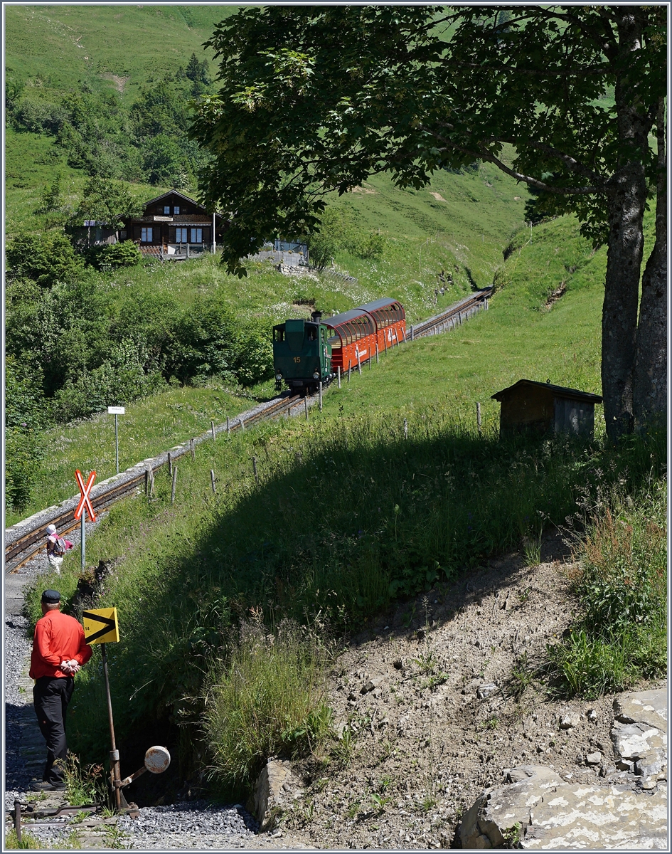 Auf der Station Planalp wird der Gegenzug erwartet.
7. Juli 2016