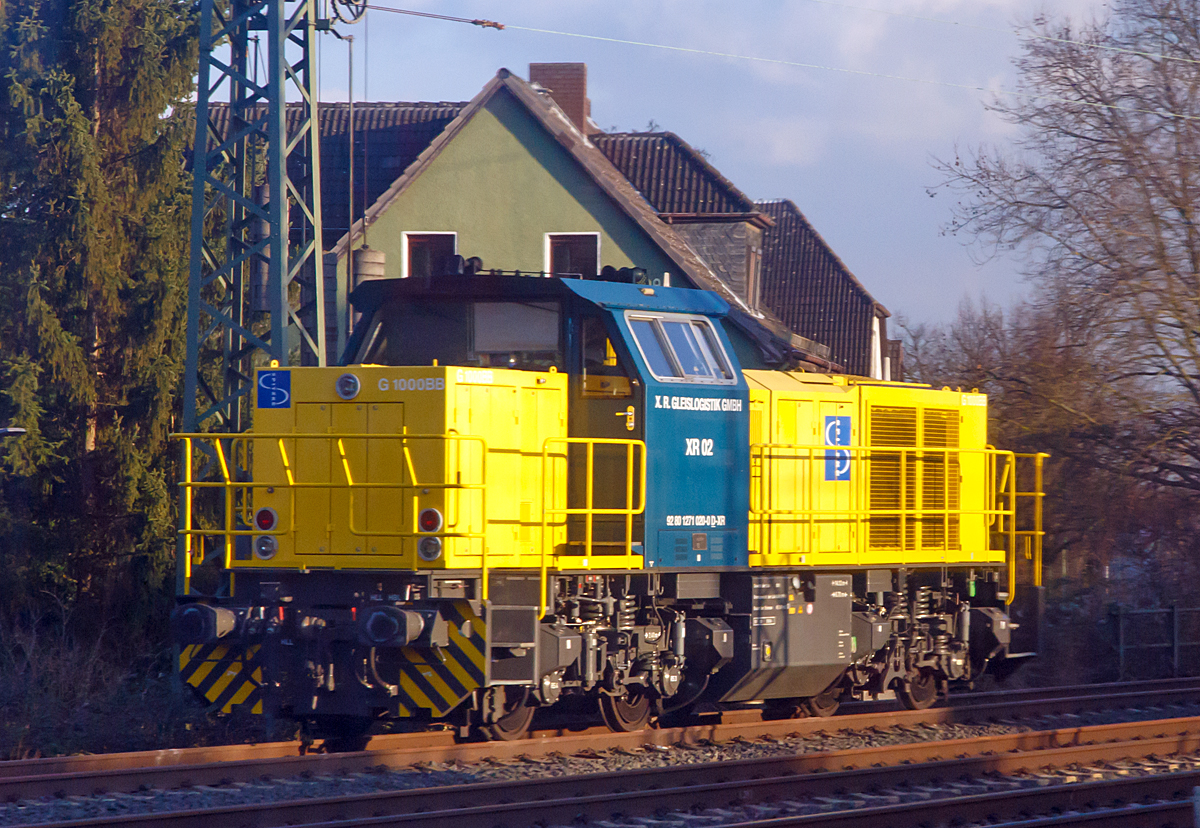 
Aus dem Zug heraus konnte ich am 28.02.2015 in GFriedberg (Hess.) die XR 02 (92 80 1271 020-0 D-XR) der SPITZKE RIEBEL GLEISLOGISTIK GmbH aus Buchloe (ex Vossloh Locomotives 500 1566) fotografieren.

Die MaK G 1000 BB wurde 2005 von Vossloh unter der Fabriknummer 5001566 gebaut.
