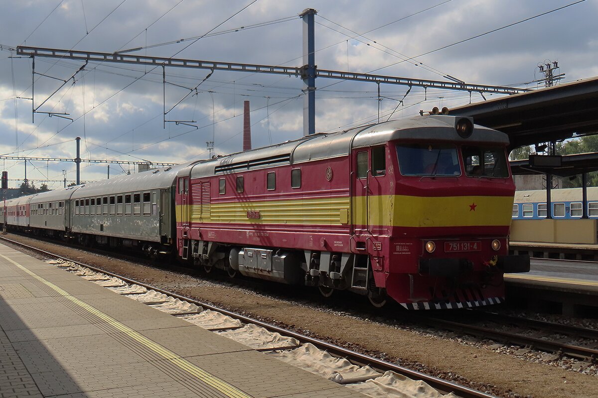 Aus Slowakei war am 28 September 2025 Bardotka 751 131 Gast beim STEAM56 Bahnhofsfest in Benesov u Prahy und stand am Schlüss vom eine der etwa 20 Sonderzüge.