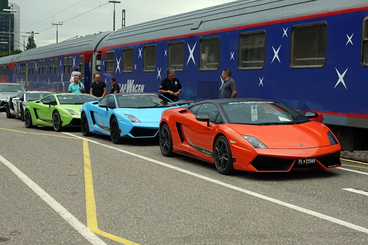BAHN TOURISTIK EXPRESS
BTE AutoReiseZUG Hamburg - Lörrach
FERIENZEIT REISEZEIT
Impressionen
vom Autoverlad in Lörrach am 5. Juli 2018.
Bereit zum baldigen Verlad.
Gemäss Anfrage war das Fotografieren erlaubt. 
Foto: Walter Ruetsch 
