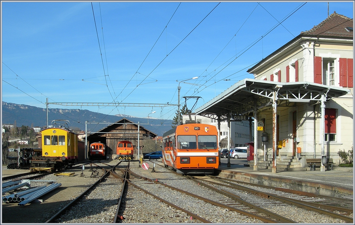 Bahnhof Orbe mit dem O-C Fe 2/2 N° 32 und OC Be 2/2 N° 14.
28. Jan. 2008