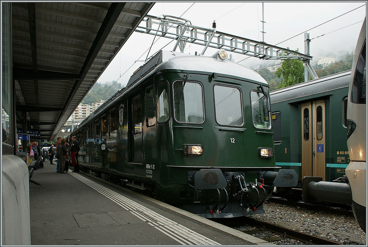 Bald geht die Reise wieder zur�ck Richtung Norden: Der MThB ABDe 4/4 12  Weinfeldnen  kurz vor der Abfahrt in Locarno.
15. Sept. 2013