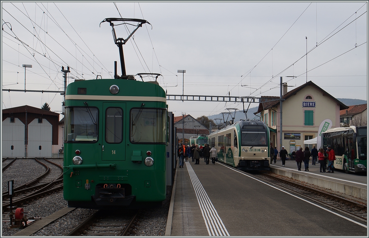 BAM Regionalzüge der aktuellen und der neuen Generation in BIère. 
24. Okt. 2015