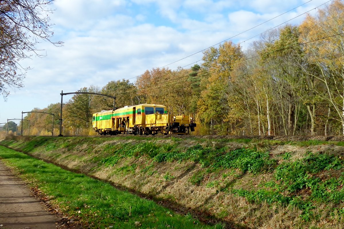 BAM UniMat 204 durchfahrt Tilburg Oude Warande am 23 November 2018. 