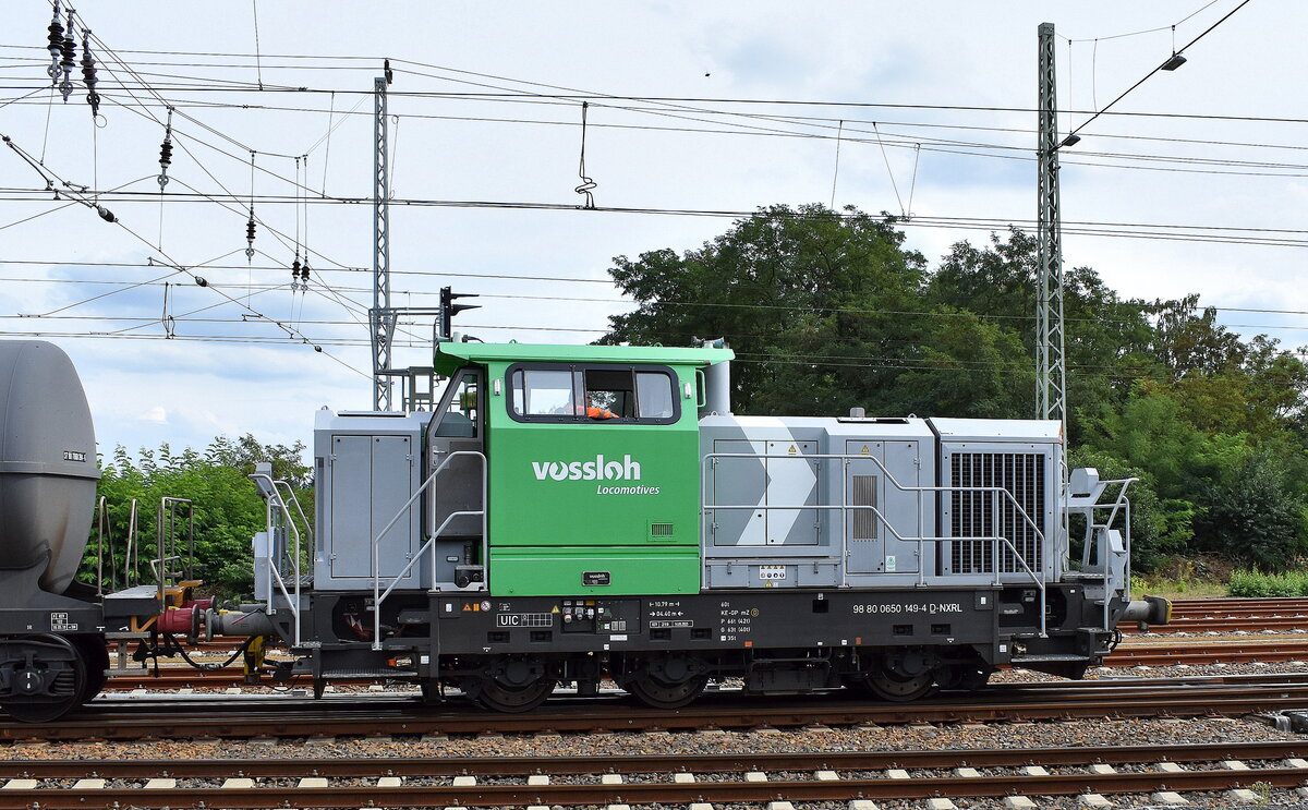  BASF Schwarzheide GmbH, Schwarzheide [D] mit der angemieteten Nexrail AssetCo Sàrl vossloh G 6 Lok [NVR-Nummer: 98 80 0650 149-4 D-NXRL] fuhr einige Kesselwagen zur Übergabe als Abstellgruppe Höhe Bahnhof Ruhland am 10.09.25
