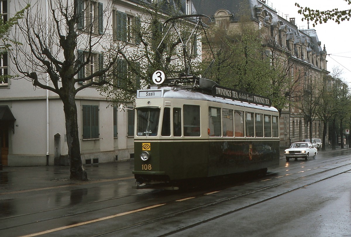 Be 4/4 108 der Berner Stra�enbahn f�hrt auf der Linie 3 nach Saali (Mai 1980)