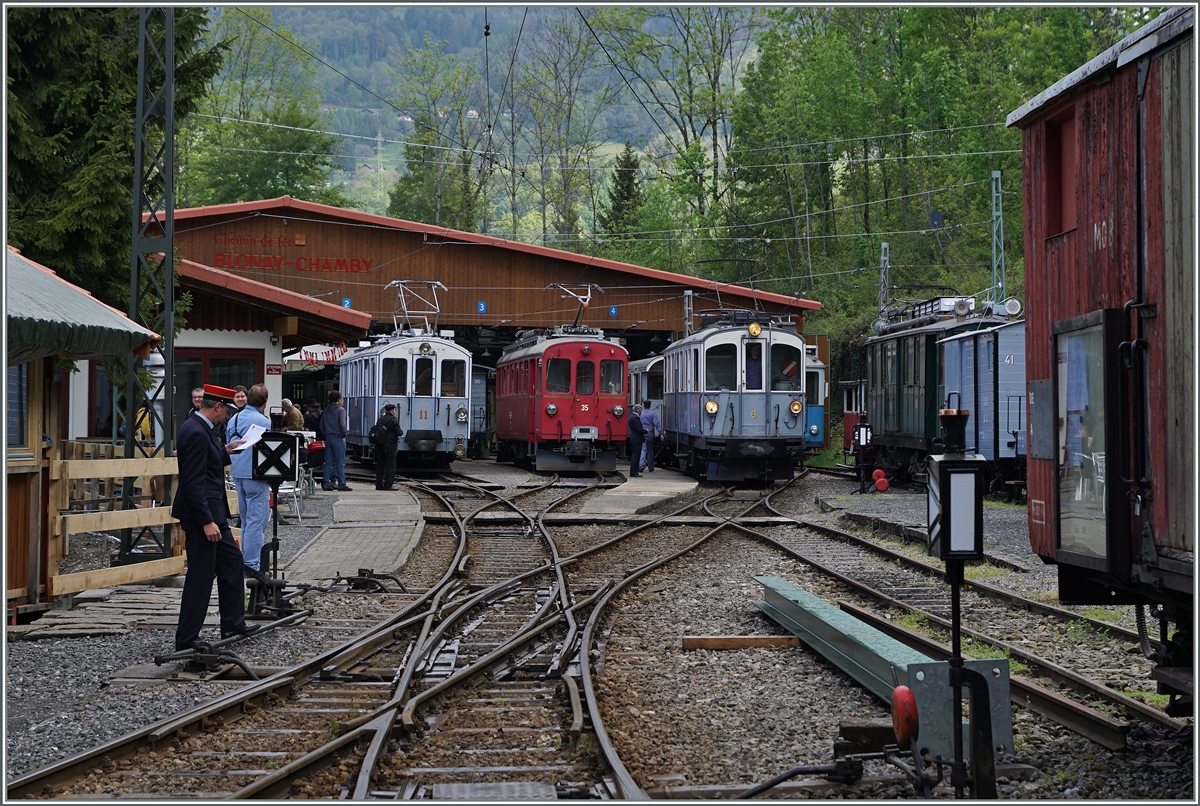 Bei dem attraktiven Programm dass viele Menschen anlockte ist es nicht verwunderlich, wenn immer wieder das eine oder andere Beiwerk ungeschickt in Bild steht...
Chaulin, den 15.Mai 2016 
