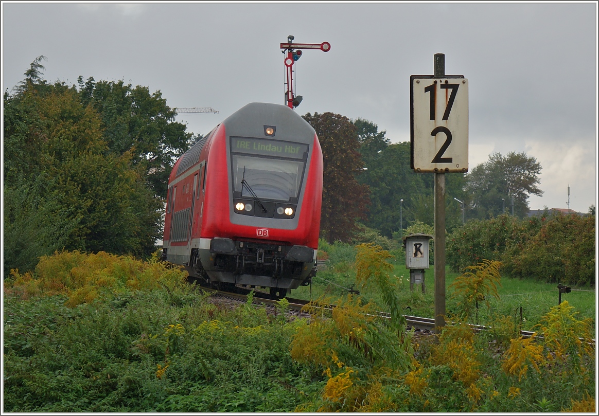 Bei Kilometer 17.2 fährt der IRE von Stuttgart nach Lindau vorbei.
(18.09.2015)
