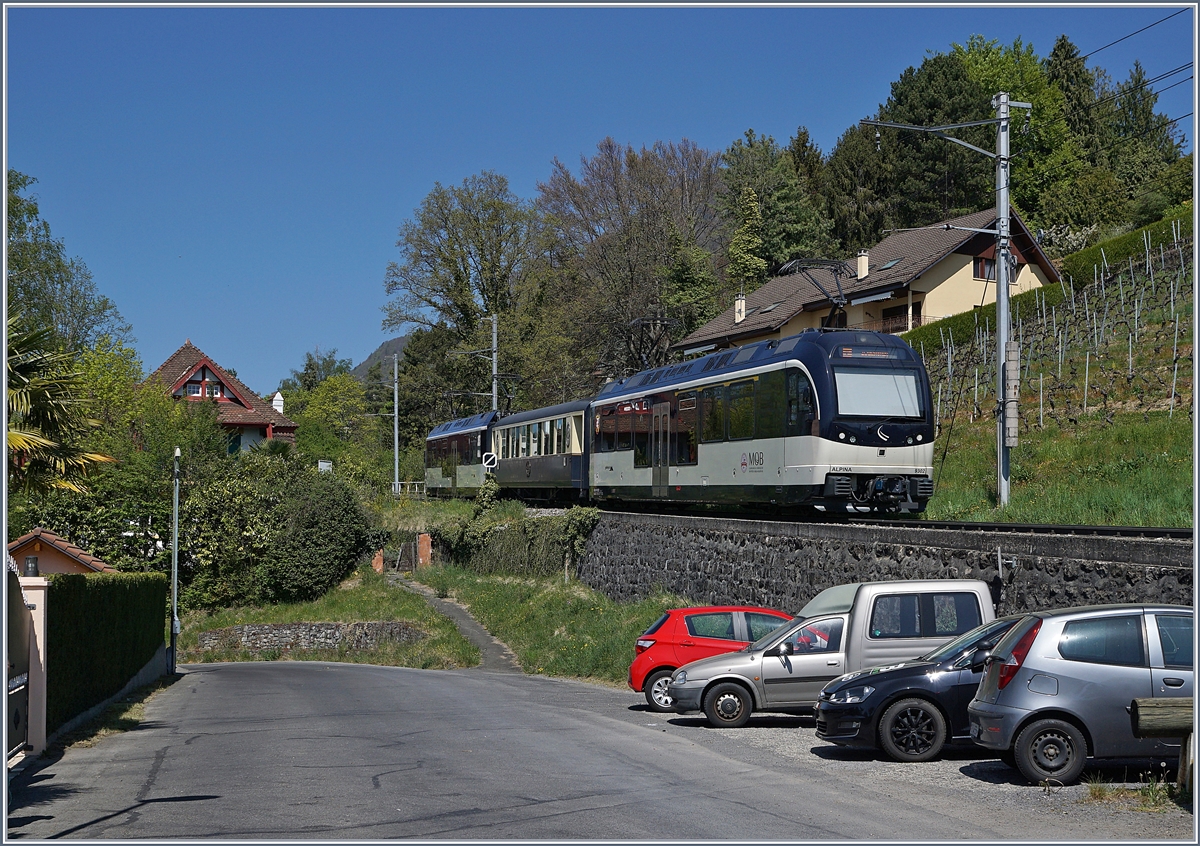 Bei Planchamp ist zwischen zwei MOB  Alpina  ABe /Be 4/4 Serie 9000 nur ein Belle-Epoque Wagen eingereiht. 

14. April 2020