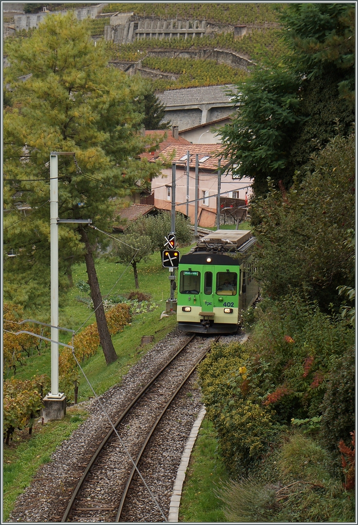 Beim funktionsfähigen, aber noch nicht zu beachtenden Einfahrsiganl von Aigle Dépôt ASD erreicht der BDe 4/4 402 als Regionalzug 428 meinen Fotostandpunkt auf der Brücke.
14. Okt. 2015