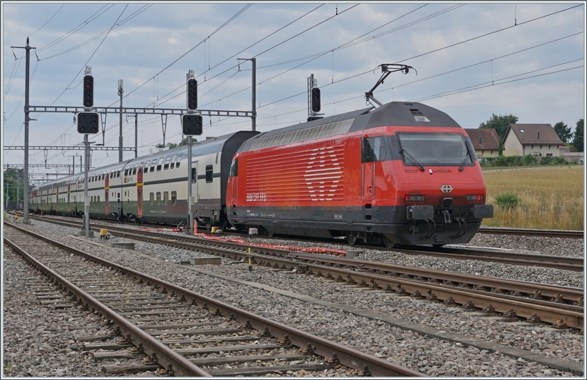 Bereits Geschichte: Ein IC1 von St. Gallen nach Genève Aéroport mit Re 460 und SBB Doppelstockwagen bei der Durchfahrt in Coppet. Zwischenzeitlich werde alte IC + mit  Twindexx  gefahren.

28. Juni 2021
