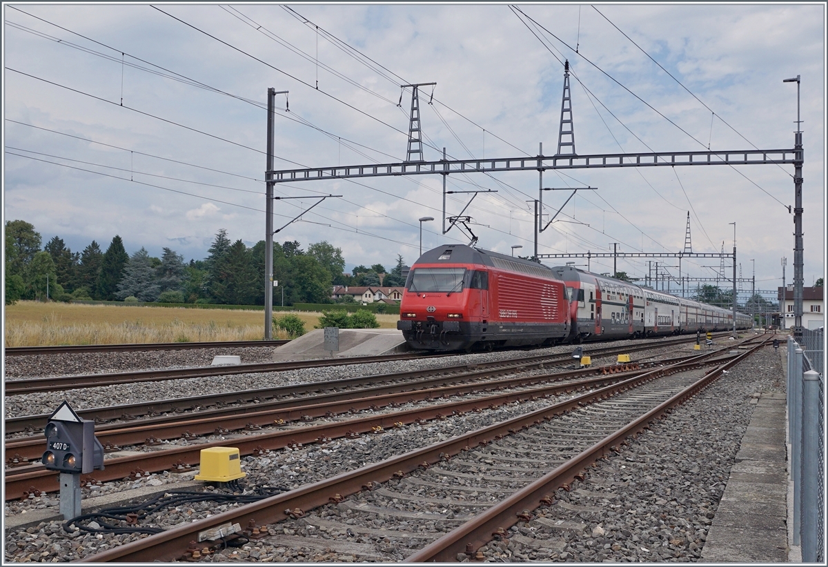 Bereits Geschichte: Ein IC1 von St. Gallen nach Genève Aéroport mit Re 460 und SBB Doppelstockwagen bei der Durchfahrt in Coppet. Zwischenzeitlich werde alte IC + mit  Twindexx  gefahren.

28. Juni 2021 
 