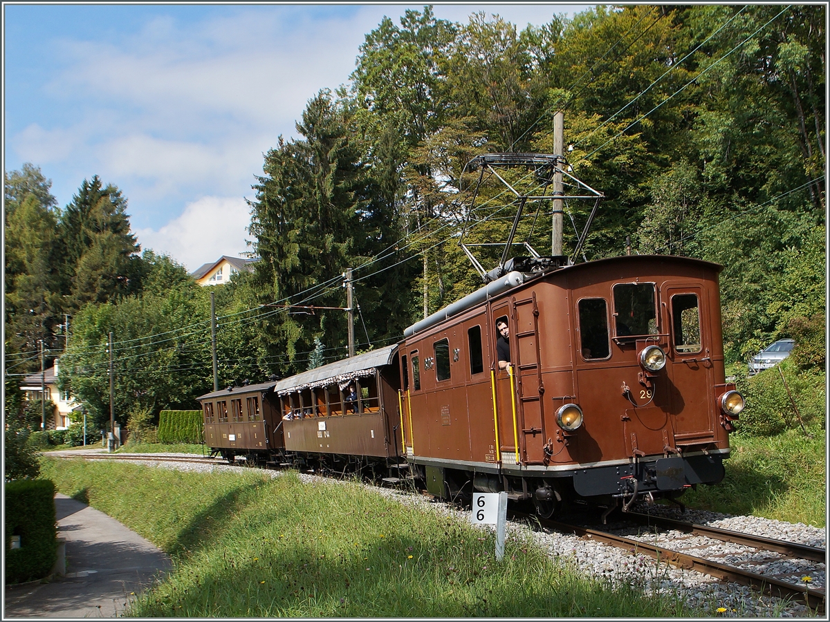  BERNE EN FETE  bei der Blonay Chamby Museumsbahn - die BOB HGe 3/3 N° 29, welche 1926 als letzte Lok den 1913/14 gelieferten Vorgängerloks zur BOB kam und nun bei der Blonay - Chamby Bahn eine neue Heimat gefunden hat auf der Fahrt von Blonay nach Chamby. 14. Sept. 2014