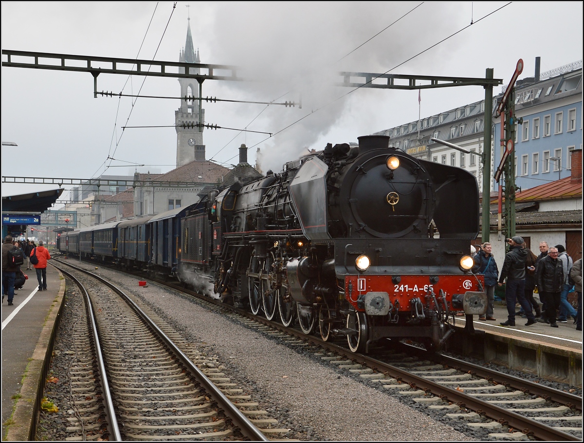Besuch der Grande Dame 241-A-65 in Konstanz.

Ein bisschen Posieren steht auch einer alten Dame gut. Dezember 2015.