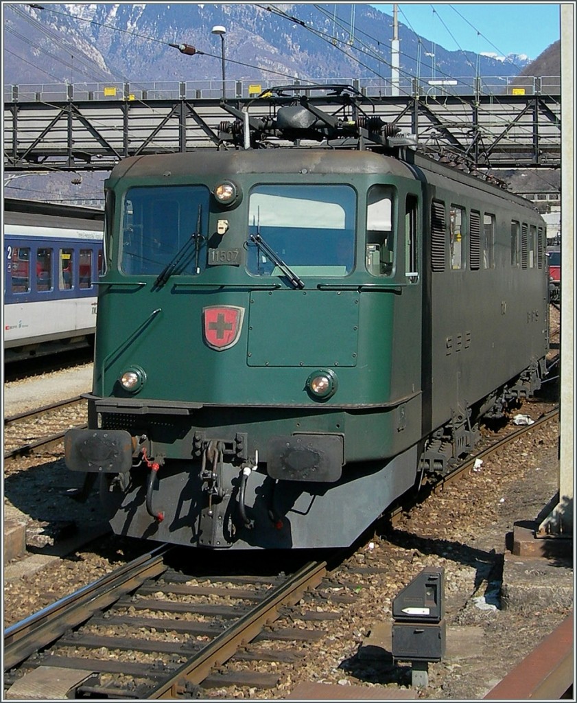 Bildfüllend zeigt sich hier die Ae 6/6 11507 in Bellinzona.
13. März 2006