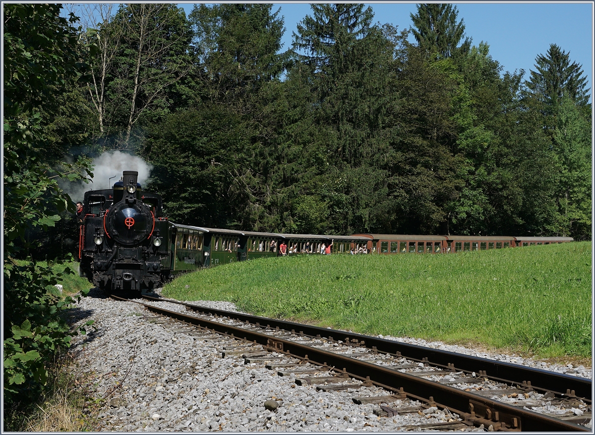 Bis zur Brücke zurück reichte die Zeit nicht, dass wir uns mit dieser auch nicht schlechten  Fotostelle begnügten.
Die BWB Dampfzug auf der Rückfahrt nach Bezau. 
10. Sept. 2016