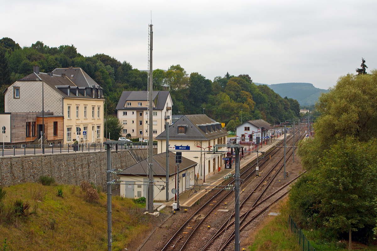 
Blick auf den CFL Bahnhof Wiltz (luxemburgisch Wolz) am 13.09.2014. Der Bahnhof ist der Endbahnhof der Stichstrecke Kautenbach - Wiltz, die zur Nordstrecke (Linie 10) gehört.