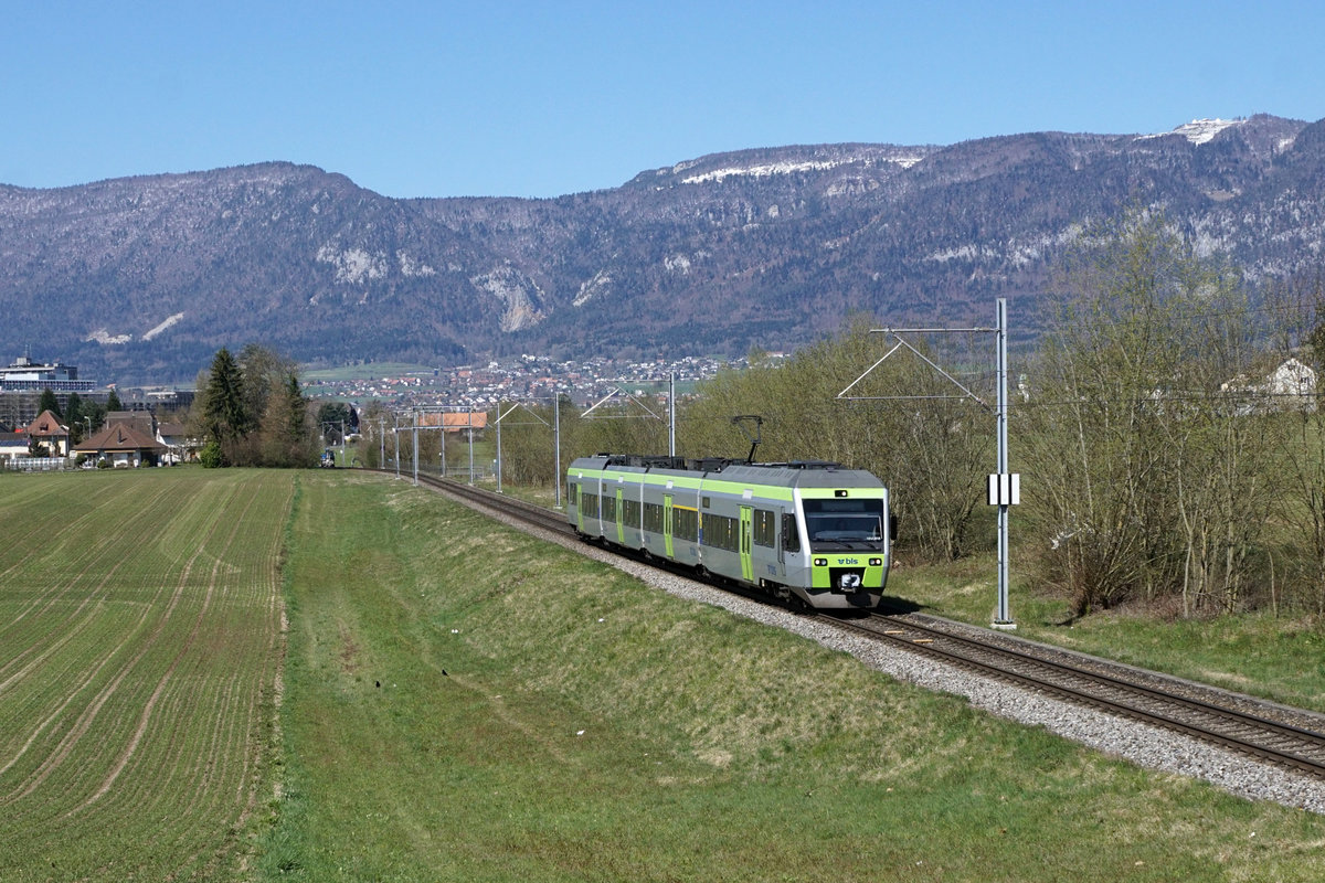 BLS RABe 525 NINA als S Bahn 44 zwischen Solothurn und Biberist unterwegs am 31. März 2020.
Foto: Walter Ruetsch