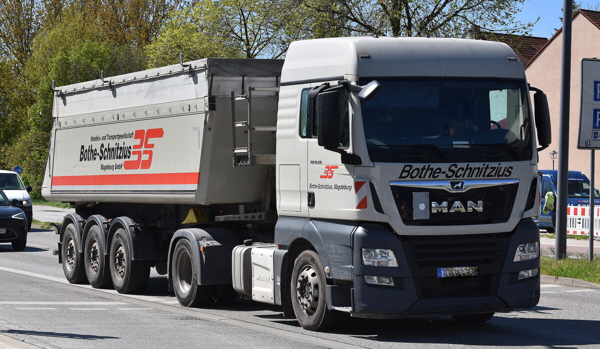 Bothe-Schnitzius GmbH & Co. Handels- und Transport KG aus Magdeburg mit einem Sattelkipper mit MAN TGX 18.510 Zugmaschine am 29.04.26 Höhe Brandenburg Hbf.