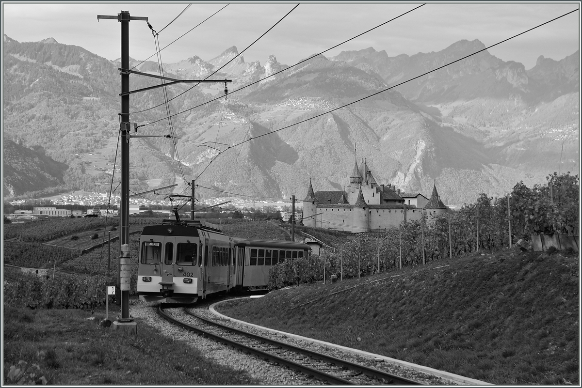 Buntes als S/W Variante: Ein ASD Regionalzug beim Château d'Aigle.
3. Nov. 2015