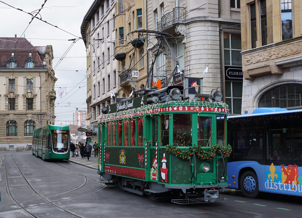 BVB: M�rlitram Basel 9. Dezember 2017.
Auch dieses Jahr war in Z�rich, Basel und Bern das beliebte vom St. Nikolaus chauffierte M�rlitram unterwegs.
Foto: Walter Ruetsch