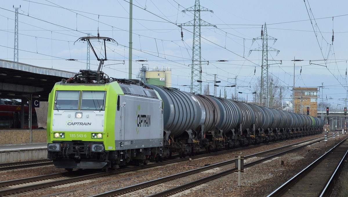 Captrain/ITL 185 543-6 mit Kesselwagenzug (Dieselkraftstoff) am 21.02.15 Durchfahrt Bhf. Flughafen Berlin-Schönefeld.