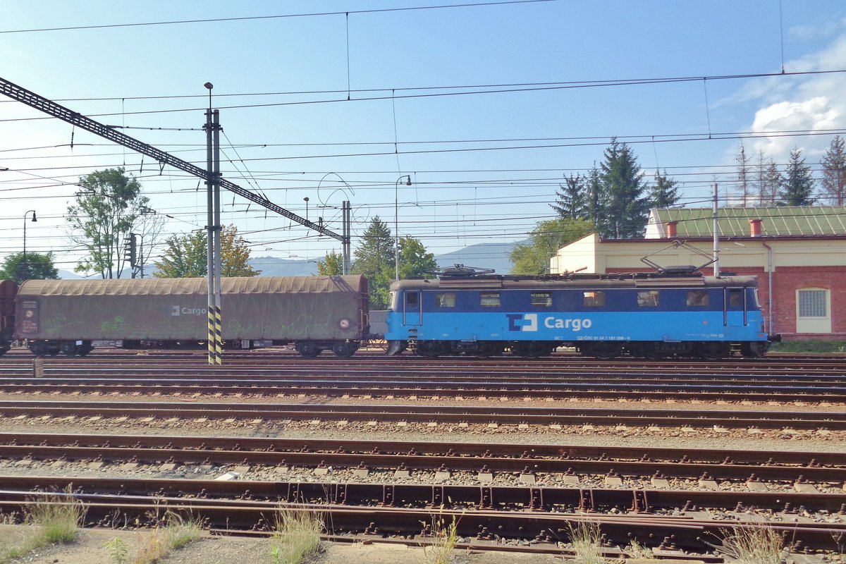 CDC 181 008 schiebt ein Stahlzug aus Navsi Richtung Cadca am 13 September 2018. 