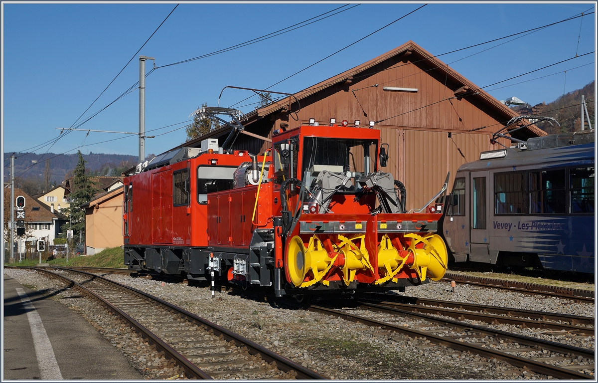 CEV MVR HGem 2/2 2501 mit der neuen Schneefräse bei eienr Testfahrt im Bahnhof von Blonay.
8. Dez. 2016